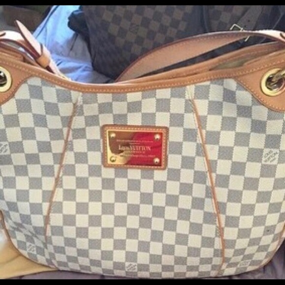 Louis Vuitton Tote - Picture 6 of 8